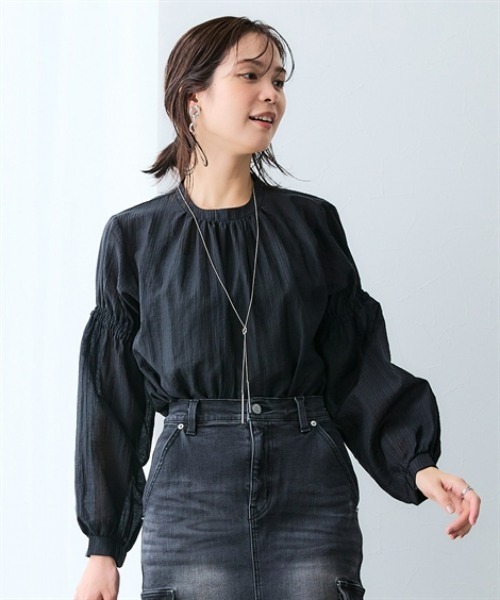 7days Life Styling(セブンデイズライフスタイリング)の「シアーストライプボリューム袖ブラウス(シャツ/ブラウス・レディース・オフホワイト/ブラック・S/3L/LL/L/M)」の2枚目の写真