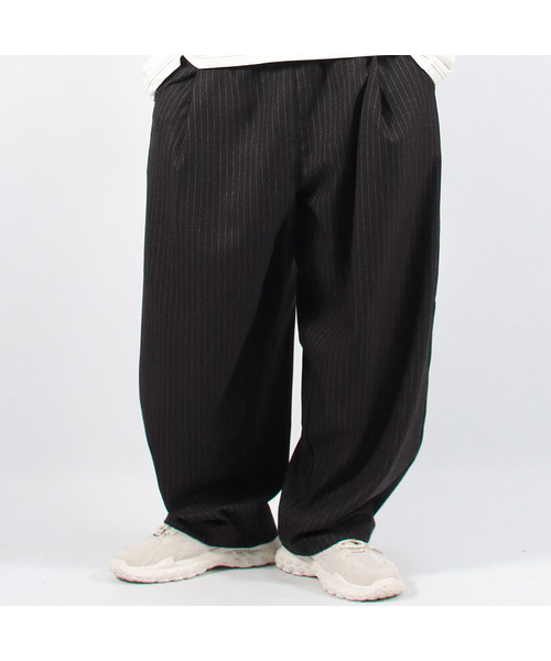 M STRIPE CHICANO WIDE ONE-TUCK PANTS - deep charcoal（スラックス