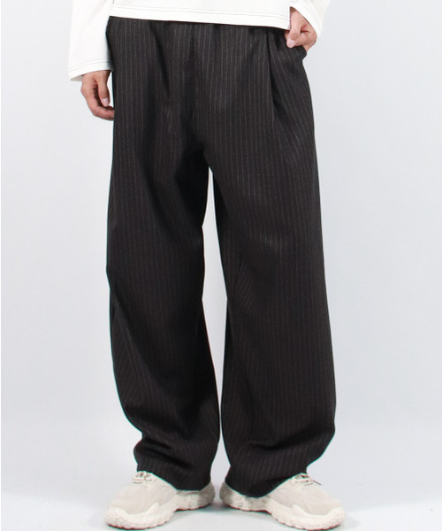 DEMARC(ドゥマーク)の「M STRIPE CHICANO WIDE ONE-TUCK PANTS - deep charcoal(スラックス・メンズ・その他・LARGE/MEDIUM)」の3枚目の写真
