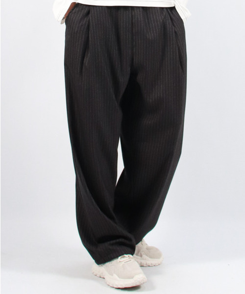 DEMARC(ドゥマーク)の「M STRIPE CHICANO WIDE ONE-TUCK PANTS - deep charcoal(スラックス・メンズ・その他・LARGE/MEDIUM)」の4枚目の写真