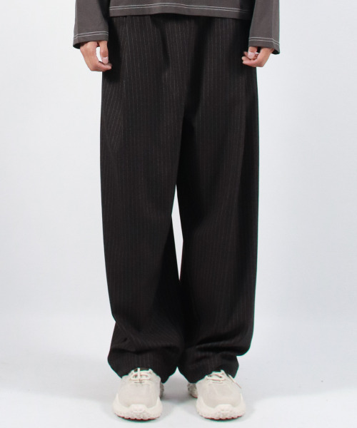 DEMARC(ドゥマーク)の「M STRIPE CHICANO WIDE ONE-TUCK PANTS - deep charcoal(スラックス・メンズ・その他・LARGE/MEDIUM)」の6枚目の写真