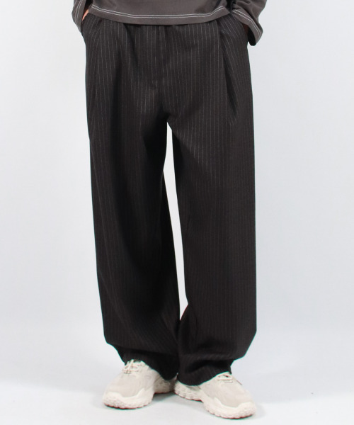 DEMARC(ドゥマーク)の「M STRIPE CHICANO WIDE ONE-TUCK PANTS - deep charcoal(スラックス・メンズ・その他・LARGE/MEDIUM)」の7枚目の写真
