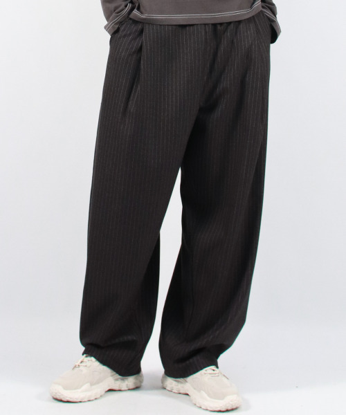 DEMARC(ドゥマーク)の「M STRIPE CHICANO WIDE ONE-TUCK PANTS - deep charcoal(スラックス・メンズ・その他・LARGE/MEDIUM)」の8枚目の写真