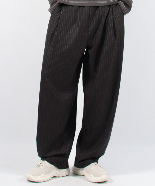 DEMARC(ドゥマーク)の「M STRIPE CHICANO WIDE ONE-TUCK PANTS - deep charcoal(スラックス・メンズ・その他・LARGE/MEDIUM)」の9枚目の写真