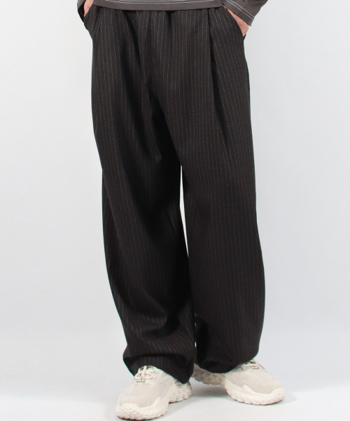 DEMARC(ドゥマーク)の「M STRIPE CHICANO WIDE ONE-TUCK PANTS - deep charcoal(スラックス・メンズ・その他・LARGE/MEDIUM)」の10枚目の写真