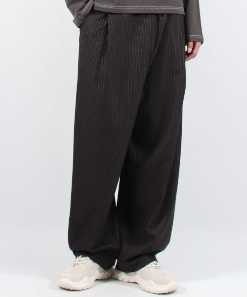 DEMARC(ドゥマーク)の「M STRIPE CHICANO WIDE ONE-TUCK PANTS - deep charcoal(スラックス・メンズ・その他・LARGE/MEDIUM)」の11枚目の写真