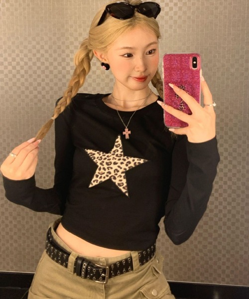 lilful(リルフル)の「【26年春夏新作】レオパード柄 スタープリント クロップドトップス(Tシャツ/カットソー・レディース・ホワイト/ブラック・S/M)」の6枚目の写真