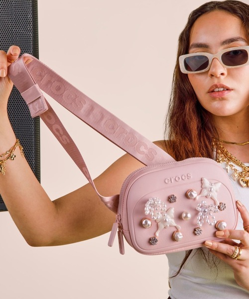 crocs（クロックス）の「クロックス クラシック ベルト バッグ / Crocs Classic Belt Bag（ボディバッグ/ウエストポーチ・レディース・ベビーピンク/ブラック/ホワイト・ONE SIZE）」の12枚目の写真