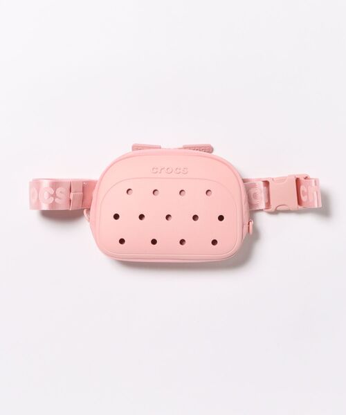 crocs（クロックス）の「クロックス クラシック ベルト バッグ / Crocs Classic Belt Bag（ボディバッグ/ウエストポーチ・レディース・ベビーピンク/ブラック/ホワイト・ONE SIZE）」の22枚目の写真