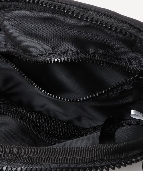 crocs（クロックス）の「クロックス クラシック ベルト バッグ / Crocs Classic Belt Bag（ボディバッグ/ウエストポーチ・レディース・ベビーピンク/ブラック/ホワイト・ONE SIZE）」の19枚目の写真