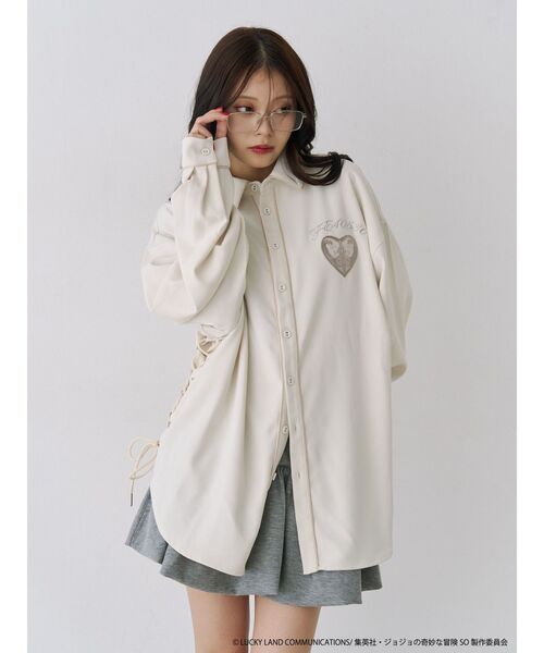 jouetie（ジュエティ）の「【アニメ『ジョジョの奇妙な冒険 ストーンオーシャン』×jouetie】BIGシャツ（シャツ/ブラウス・レディース・その他1/ブラック/アイボリー/ブルー・MEDIUM）」の2枚目の写真