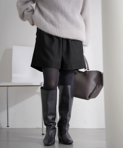 IENA（イエナ）の「ウォッシャブルサキソニーウールショートパンツ（その他パンツ・レディース・チャコールグレー/ブラック・38/36）」の5枚目の写真