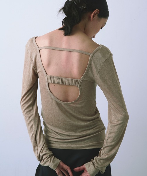 kiehtova(キエトヴァ)の「【kiehtova】BACK OPEN TOPS/バックオープントップス KTWR51(Tシャツ/カットソー・レディース・ブラック/ベージュ・FREE)」の1枚目の写真
