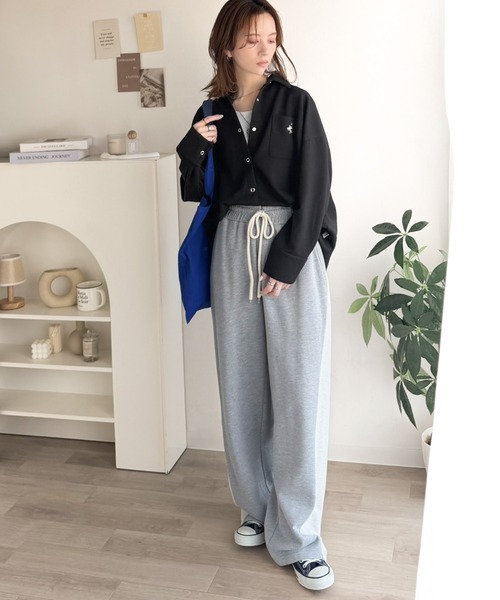 Java(ジャバ)の「《JaVaジャバコラボ》サッと羽織って即サマになる!胸元刺繍ダンボール素材シャツジャケット(シャツ/ブラウス・レディース・ブラック/チャコール/モカ・LARGE/MEDIUM/X-LARGE/SMALL)」の5枚目の写真