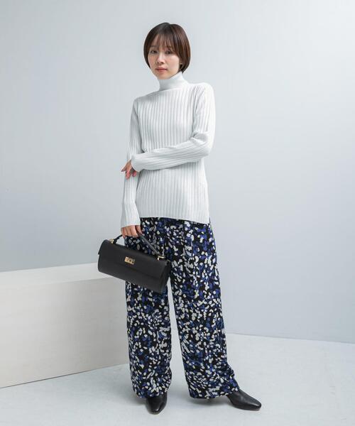 URBAN RESEARCH ROSSO WOMEN(アーバンリサーチ ロッソ)の「エクストラファインリブタートルニット(ニット/セーター・レディース・オリーブ/オフホワイト/ロイヤルブルー・FREE)」の5枚目の写真