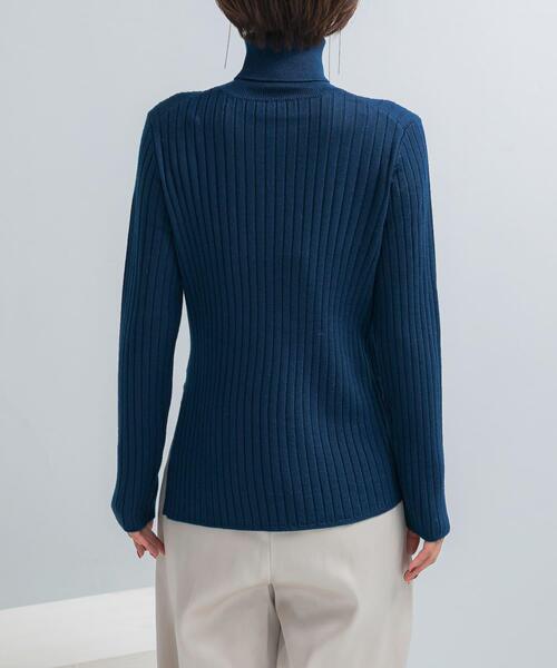 URBAN RESEARCH ROSSO WOMEN(アーバンリサーチ ロッソ)の「エクストラファインリブタートルニット(ニット/セーター・レディース・オリーブ/オフホワイト/ロイヤルブルー・FREE)」の12枚目の写真