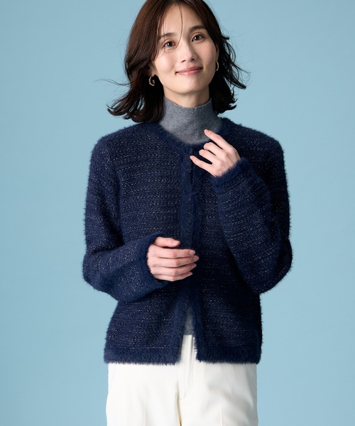 A/C DESIGN BY ALPHA CUBIC（エーシーデザインバイアルファキュービック）の「バイカラーフェザーニットカーディガン（カーディガン/ボレロ・レディース・ベージュ/ネイビー・L/M）」の2枚目の写真