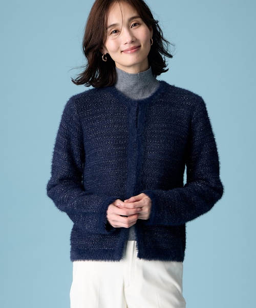 A/C DESIGN BY ALPHA CUBIC（エーシーデザインバイアルファキュービック）の「バイカラーフェザーニットカーディガン（カーディガン/ボレロ・レディース・ベージュ/ネイビー・L/M）」の8枚目の写真