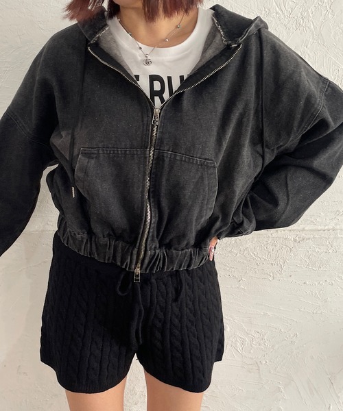 ROGER AND RAW(ロジャーアンドロウ)の「フード付きショートデニムジップブルゾン(デニムジャケット・レディース・ブルー/ブラック・FREE)」の6枚目の写真