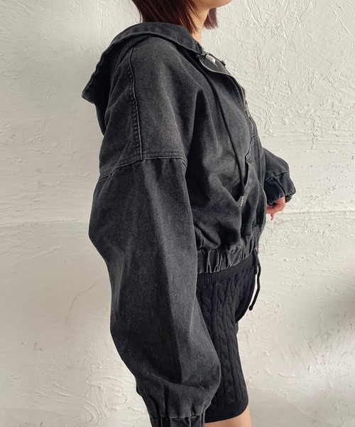 ROGER AND RAW(ロジャーアンドロウ)の「フード付きショートデニムジップブルゾン(デニムジャケット・レディース・ブルー/ブラック・FREE)」の7枚目の写真