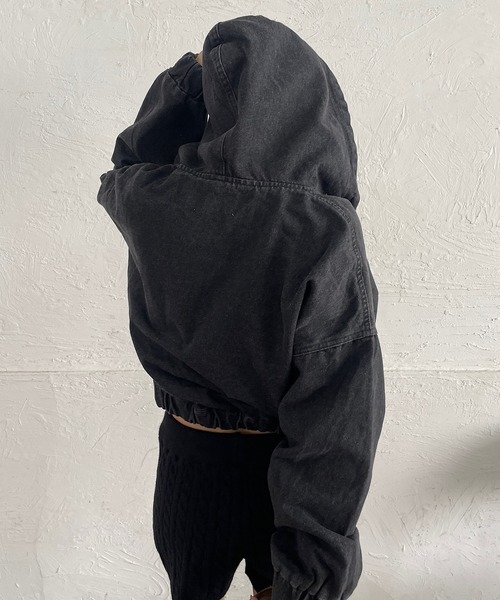 ROGER AND RAW(ロジャーアンドロウ)の「フード付きショートデニムジップブルゾン(デニムジャケット・レディース・ブルー/ブラック・FREE)」の10枚目の写真