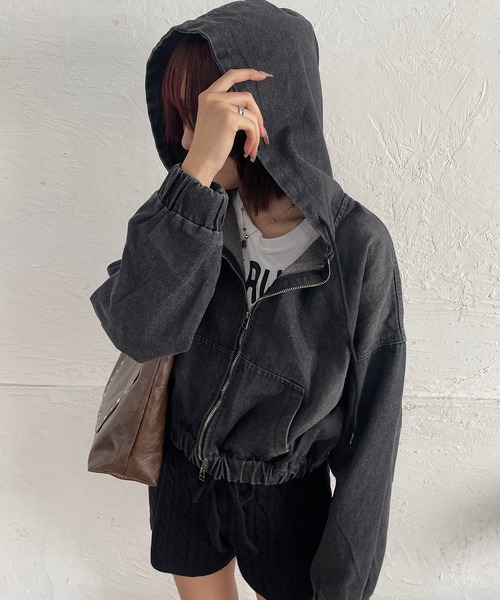ROGER AND RAW(ロジャーアンドロウ)の「フード付きショートデニムジップブルゾン(デニムジャケット・レディース・ブルー/ブラック・FREE)」の11枚目の写真