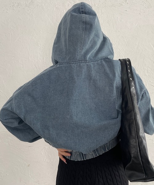 ROGER AND RAW(ロジャーアンドロウ)の「フード付きショートデニムジップブルゾン(デニムジャケット・レディース・ブルー/ブラック・FREE)」の21枚目の写真