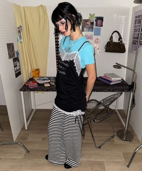 SHAGGIE(シャギー)の「サイドレースアップロゴキャミミニワンピース(ワンピース・レディース・グレー/ブラック・FREE)」の19枚目の写真