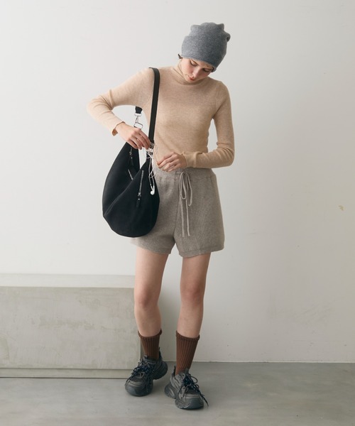 full/fill.(フルフィル)の「belt handle shoulder bag / ベルトハンドルショルダーバッグ(ショルダーバッグ・レディース・ブラック/ベージュ・FREE)」の16枚目の写真