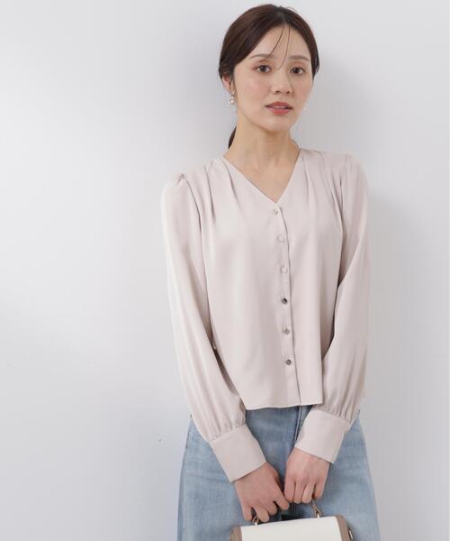 PROPORTION BODY DRESSING(プロポーションボディドレッシング)の「<ウォッシャブル>キラ釦タックブラウス / 1216110206(シャツ/ブラウス・レディース・ベージュ/ネイビー/ホワイト・SMALL/MEDIUM)」の1枚目の写真