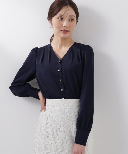 PROPORTION BODY DRESSING(プロポーションボディドレッシング)の「<ウォッシャブル>キラ釦タックブラウス / 1216110206(シャツ/ブラウス・レディース・ベージュ/ネイビー/ホワイト・SMALL/MEDIUM)」の3枚目の写真