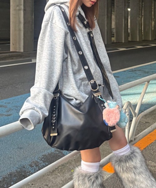 lilful（リルフル）の「アイレットデザインベルトフェイクレザーショルダーバッグ（ショルダーバッグ・メンズ・ブラック・F）」の11枚目の写真