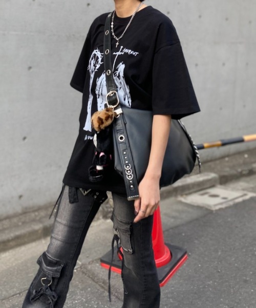 lilful（リルフル）の「アイレットデザインベルトフェイクレザーショルダーバッグ（ショルダーバッグ・メンズ・ブラック・F）」の6枚目の写真