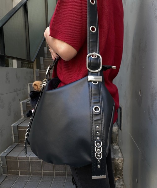 lilful（リルフル）の「アイレットデザインベルトフェイクレザーショルダーバッグ（ショルダーバッグ・メンズ・ブラック・F）」の9枚目の写真
