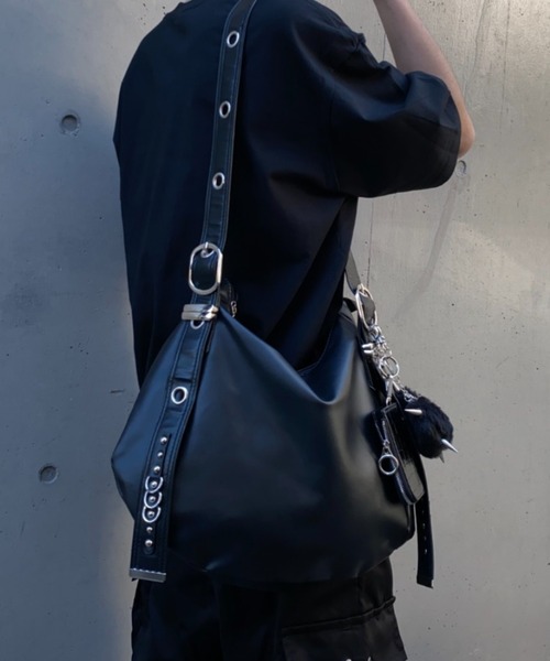 lilful（リルフル）の「アイレットデザインベルトフェイクレザーショルダーバッグ（ショルダーバッグ・メンズ・ブラック・F）」の19枚目の写真