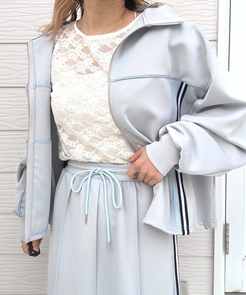 Q（キュー）の「ライントラックジャケット（その他アウター・レディース・ブラック/ライトグレー・MEDIUM）」の21枚目の写真