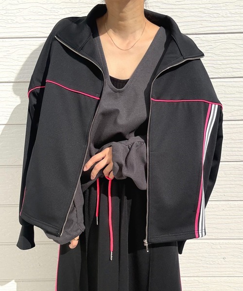 Q（キュー）の「ライントラックジャケット（その他アウター・レディース・ブラック/ライトグレー・MEDIUM）」の16枚目の写真