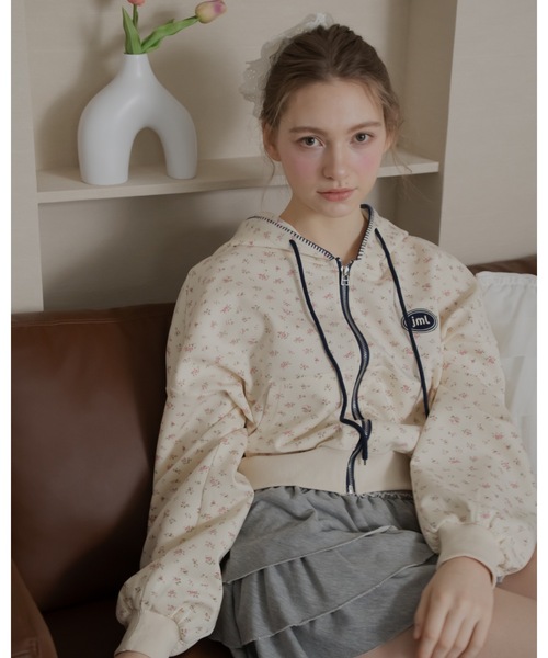 JUMELLE(ジュメロ)の「花柄ステッチフーディー(パーカー・レディース・クリーム・FREE)」の2枚目の写真