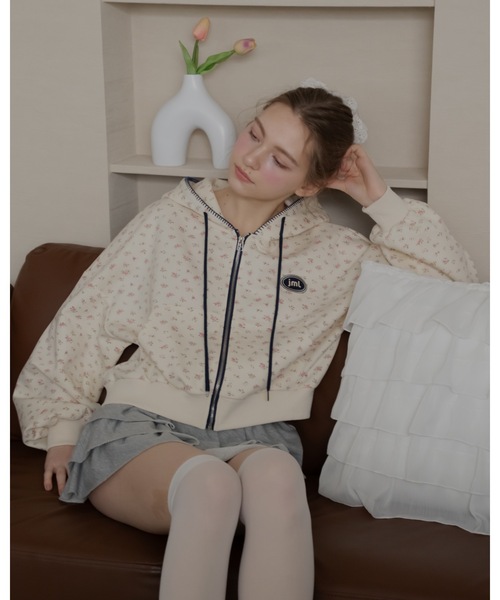 JUMELLE(ジュメロ)の「花柄ステッチフーディー(パーカー・レディース・クリーム・FREE)」の5枚目の写真