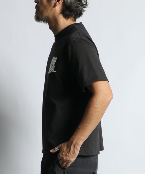 The DUFFER of ST.GEORGE(ザダファーオブセントジョージ)の「〔BLACK LABEL〕NEON LOGO PRINT TEE:CVC天竺 速乾 ネオンロゴ プリントTEE(Tシャツ/カットソー・メンズ・ブルー/ブラック/ライトグレー/ホワイト・SMALL/MEDIUM/LARGE/X-LARGE)」の16枚目の写真