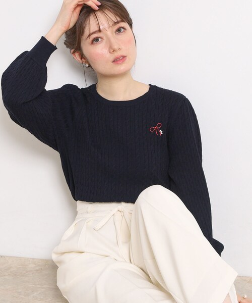 couture brooch(クチュールブローチ)の「【洗える】リボンエンブロ細ケーブルニット(ニット/セーター・レディース・ネイビー/イエロー/グレー・36/38/42)」の14枚目の写真