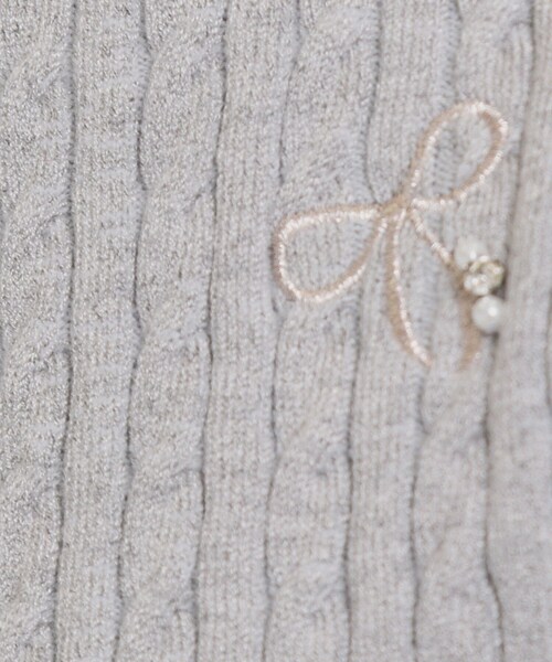 couture brooch(クチュールブローチ)の「【洗える】リボンエンブロ細ケーブルニット(ニット/セーター・レディース・ネイビー/イエロー/グレー・36/38/42)」の15枚目の写真