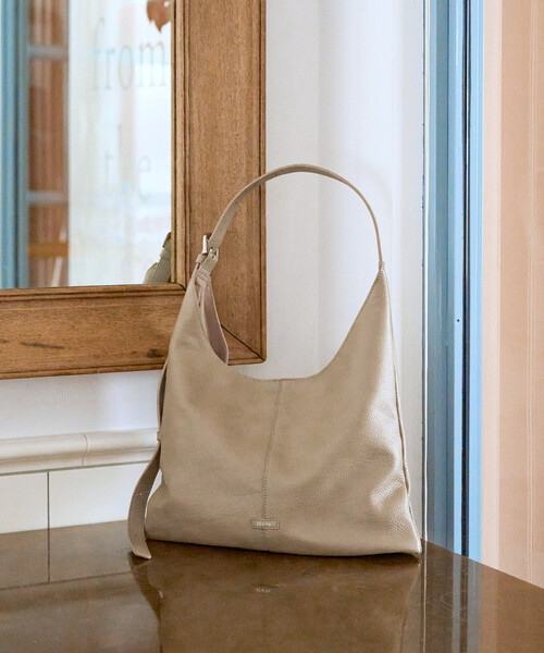 FREAK'S STORE(フリークスストア)の「限定展開 BEAURE LUNEA/ビュレルネア <本革>レザー ベルト ハンドバッグ(トートバッグ・レディース・ブラック/シルバー/ベージュ・ONE SIZE)」の3枚目の写真