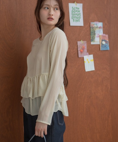 HEILIS(ヘイリス)の「ペプラムシアードットプルオーバー / シアートップス ドット 水玉 ブラウス カットソー トップス ペプラム フリル 韓国 春服 秋服 夏服 オフィスカジュアル 通勤 きれいめ ガーリー フレンチシック(シャツ/ブラウス・レディース・ブラック/アイボリー・FREE)」の3枚目の写真