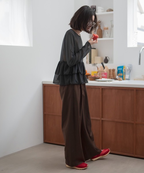 HEILIS(ヘイリス)の「ペプラムシアードットプルオーバー / シアートップス ドット 水玉 ブラウス カットソー トップス ペプラム フリル 韓国 春服 秋服 夏服 オフィスカジュアル 通勤 きれいめ ガーリー フレンチシック(シャツ/ブラウス・レディース・ブラック/アイボリー・FREE)」の10枚目の写真