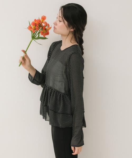 HEILIS(ヘイリス)の「ペプラムシアードットプルオーバー / シアートップス ドット 水玉 ブラウス カットソー トップス ペプラム フリル 韓国 春服 秋服 夏服 オフィスカジュアル 通勤 きれいめ ガーリー フレンチシック(シャツ/ブラウス・レディース・ブラック/アイボリー・FREE)」の22枚目の写真