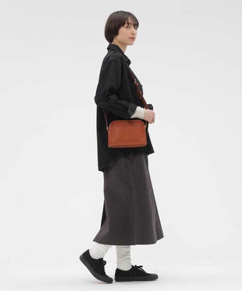 MHL.(エムエイチエル)の「SUPPLE LEATHER(ショルダーバッグ・レディース・ブラック/ブラウン系その他・FREE)」の4枚目の写真