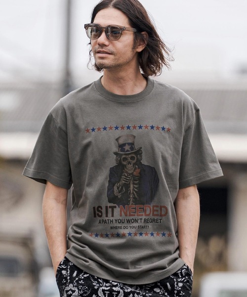CAMBIO(カンビオ)の「mt10264- プリントT(IS IT NEEDED) Tシャツ(CASD-170)(Tシャツ/カットソー・メンズ・ライトイエロー/ホワイト系その他/スミクロ・XL/L/M/S)」の3枚目の写真