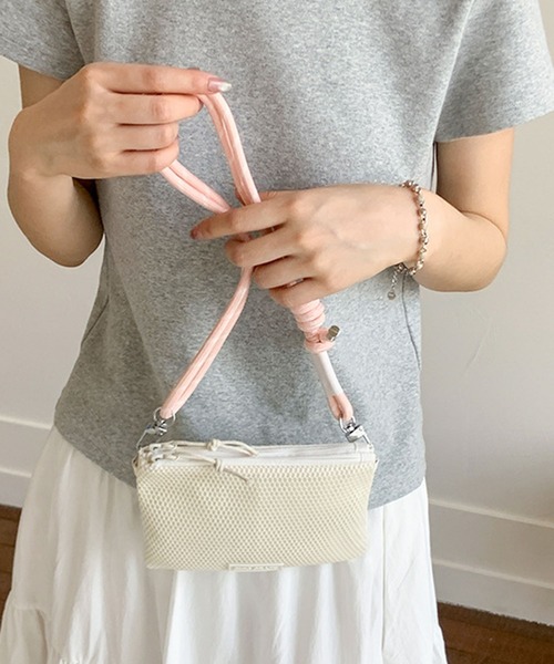 ammy.(エイミードット)の「【 ammy. / エイミードット 】 ライト メッシュ サコッシュ/ショルダー バッグ(ショルダーバッグ・レディース・ブルー/グレー/スモークピンク/ブラック/ホワイト/イエロー・FREE)」の12枚目の写真