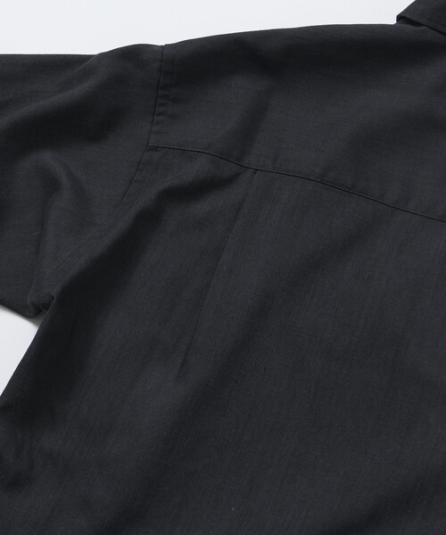 FREAK'S STORE（フリークスストア）の「限定展開 Relax Fit リラックスフィット リネンミックス ポロカラー シャツ（ポロシャツ・メンズ・ベージュ/チャコールグレー/ブラック・SMALL/MEDIUM/LARGE）」の15枚目の写真